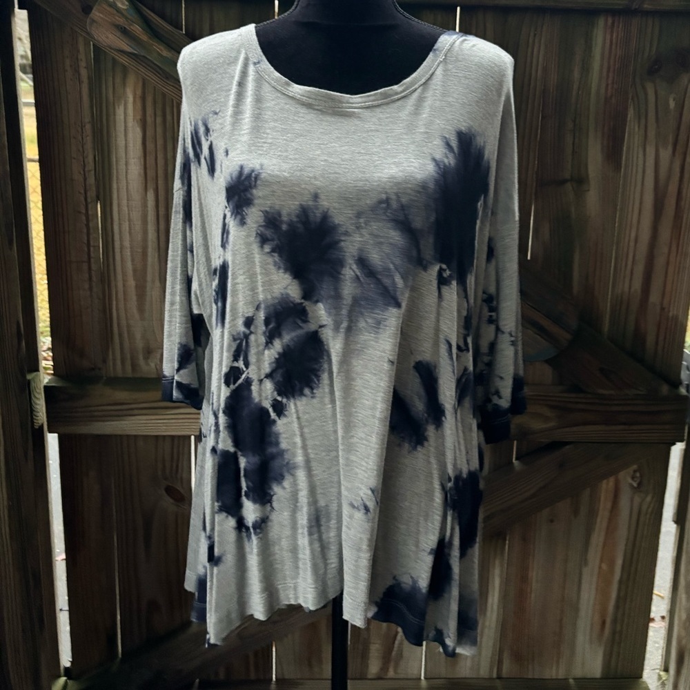 Pants Store Gray Loose Fit Dolman Style Top with Blue Ink Splotch Design Size M